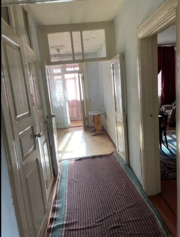 Uzunmüddətli kirayə mənzillər: 3 otaqlı mənzil – mətbəx və sanitar qovşaqla - Geniş, işıqlı dəhlizli — 4