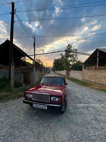 ucuz elektrikli avtomobil: Vaz 2107 sedan – klassik görünüşlü, tünd qırmızı rəng. Xarici — 4