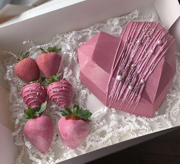 Tortlar: Şirniyyat və hədiyyə dəstləri - Dizayner tortları: • Minimalist — 4