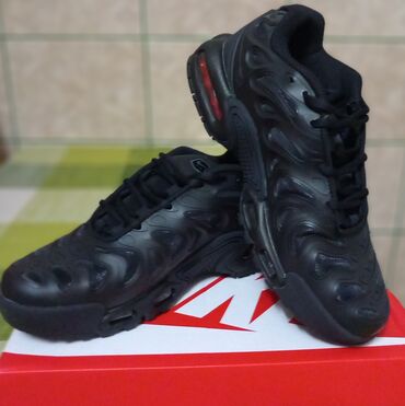 obuca lara: Nike Tn Drift