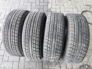 Шины: Шины 215 / 65 / R 16, Зима, Б/у, Комплект, Легковые, Япония, Bridgestone