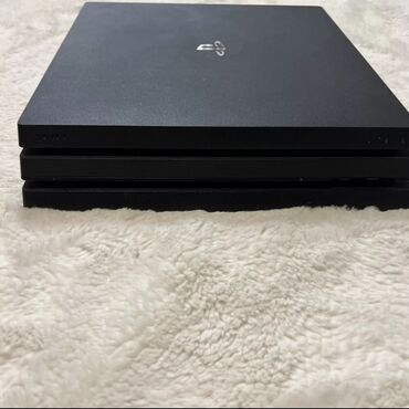 PS4 (Sony Playstation 4): Proşivka model sistem versiyası 9.00 dır tək consuldur 1 tb yaddaşı