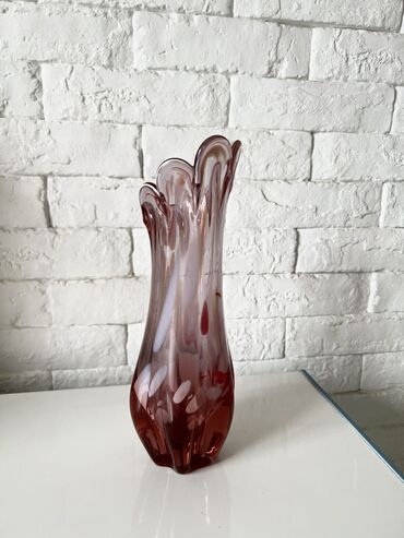 продаю красивые вазы: Ваза отличного качества Очень красивого цвета Советская Высота 24