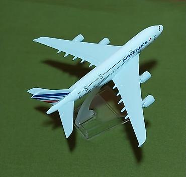 elmin: Təyyarə France A380 model təyyarə maket. Metro stansiyalarının — 6