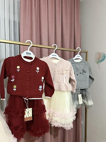 aigoo детская одежда: Нарядный детский комплект для девочки: платье из мягкого трикотажа с — 7