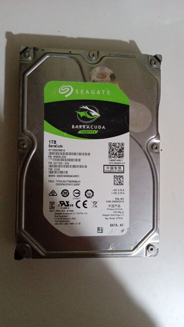 Masaüstü kompüterlər və iş stansiyaları: Hard disk işlək vəziyətdədir 1tb yaddaşı var