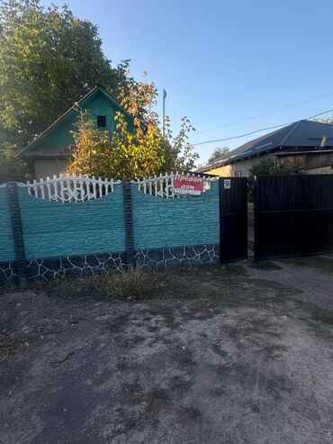сдаю частный дом: Продаётся дом, 3 комнаты С большим участком, 8 соток, по всем