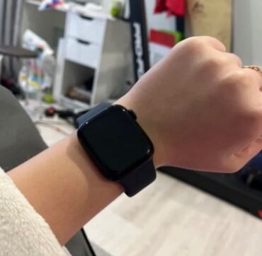 часы умные женские: Apple Watch 8 - 45mm Black 32gb Akb: 98% ( держит заряд примерно