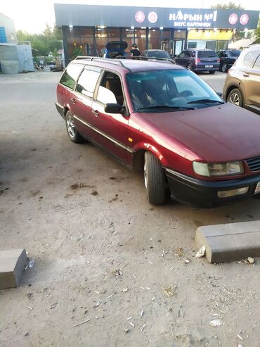 возможен обмен на дом: Volkswagen Passat: 1994 г., 1.8 л, Механика, Бензин, Универсал