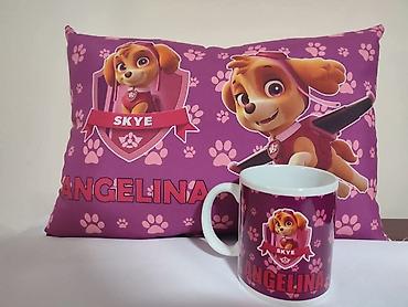 Jastuci: Dimenzije jastuka 45x32 su 1999 din i 32x32 su 1999 din. Dizajn na lalafo.rs — 15 Jastuci: Dimenzije jastuka 45x32 su 1999 din i 32x32 su 1999 din. Dizajn — 15