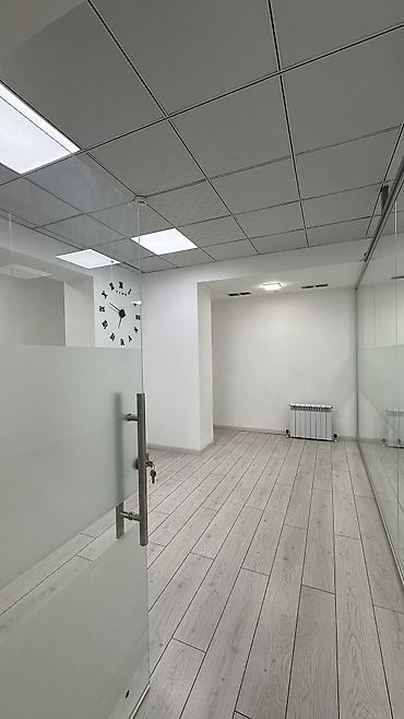 Коммерциялык мүлк: Ижарага Кеңсе бөлмөсү: 80 м², Бизнес борборунда, Ремонту менен — 4