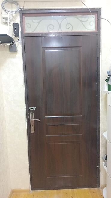 Qapılar və aksessuarlar: Dəmir giriş qapısı satılır. Ölçü 2.34x1 — 2