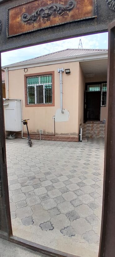 Həyət evləri və villaların satışı: Obyekt: Həyət evi Təsvir: - 1 mərtəbəli, ayrı həyəti olan ev. Geniş — 10