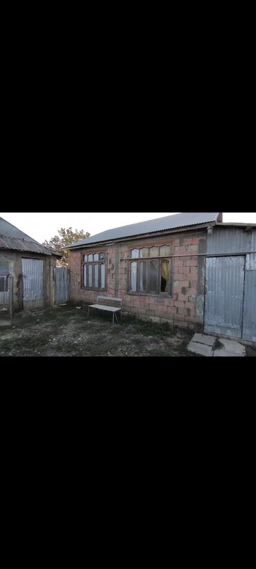 Kabrolar: 2 otaqlı, 2000 kv. m, Orta təmir
