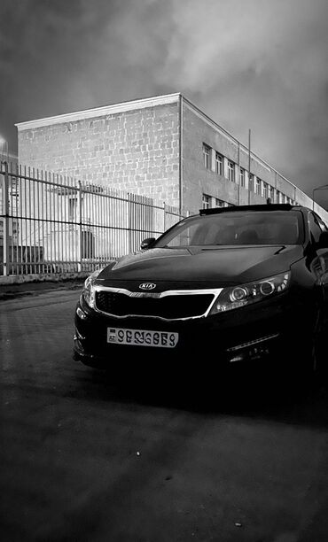 Kia: Kia Optima sedan - Kuzov: sedan, mavi rəng, LED gündüz işıqları