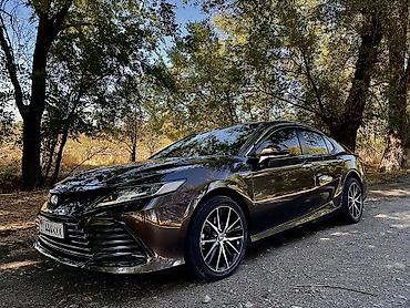 Toyota: Toyota Camry: 2022 г., 2.5 л, Вариатор, Гибрид, Седан — 2
