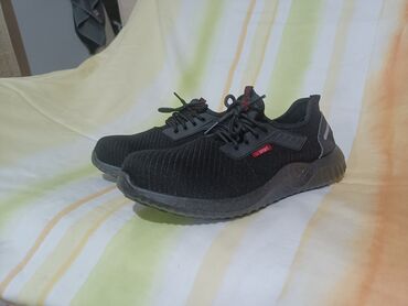 Krasofkalar və idman ayaqqabıları: Salam teklukesizlik ayablari tezedi 42razmer super gorunuşu var burnu — 15