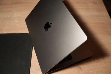 Apple MacBook: İşlənmiş Apple MacBook, 14 ", Apple M1 Pro, 512 GB, Ünvandan götürmə — 2