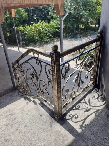 Pilləkən məhəccərləri: Məhəccərlər ( perila) — 16