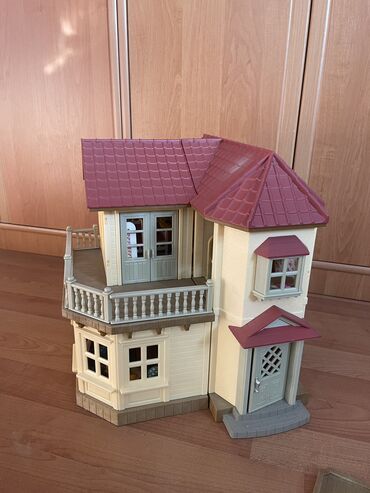 кукольный домик бу: Кукольный оригиналтный дом Sylvanian families с мебелью и светом