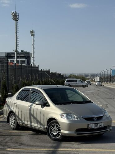 машина алу: Honda Fit Aria: 2002 г., 1.5 л, Вариатор, Бензин, Седан