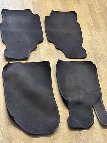 Avtomobil üçün 4 hissədən ibarət salon ayaqaltı dəsti - Rəng: qara -