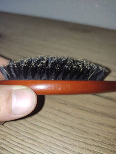 Saç aksesuarları: Daraq. Saçları düz edir. Ümumi 22 sm, fırça hissəsi 10 sm, 6 sm eni — 7