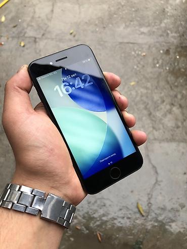 IPhone SE 2020, Б/у, 64 ГБ, Черный, Чехол, 72 %