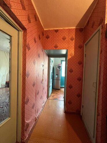 арзан квартира ош базар: 1 бөлмө, 33 кв. м, 105-серия, 4 кабат, Эски ремонт