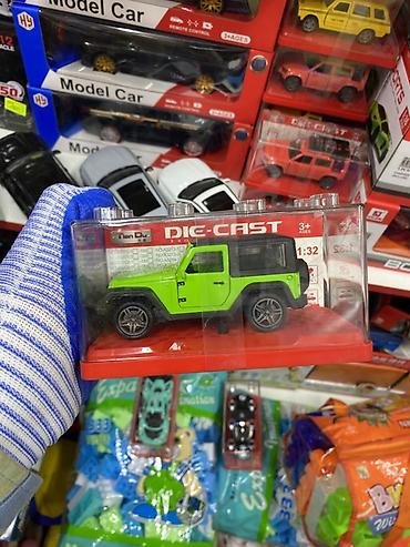 тачка балон: Коллекционная металлическая машинка Die-Cast в виде внедорожника в — 1
