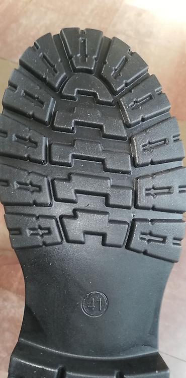 Gležnjače: Čizme ženske br. 41 – NOVO! - Model: kratke zimske čizme, crne boje - — 3