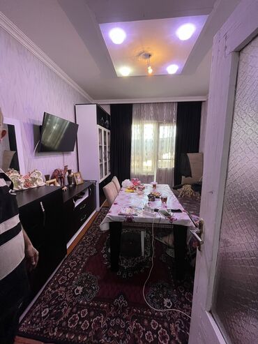 7 8 mkr satilan evler: Bakı, 9-cu mikrorayon, 4 otaqlı, Köhnə tikili, m. Memar Əcəmi, 110 kv. m