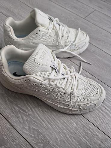 krosofka: Nike ağ rəngli idman ayaqqabısı - Model: şəbəkə (mesh) üstlük və — 1