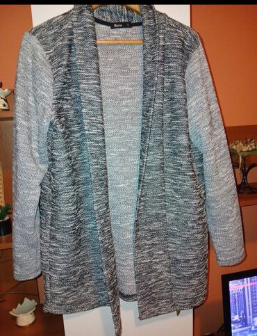 Zimske jakne: Zimski komplet odeće – tri gornja komada 1) Crna zimska jakna do kuka — 23