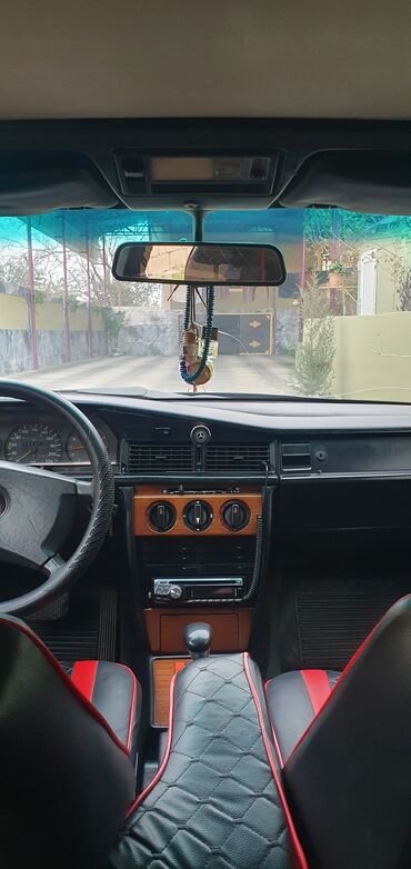 Mercedes-Benz: Mercedes-Benz 190 (W201): 2 l | 1990 il Sedan — 7