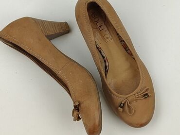 buty zimowe w sklepie ccc: Flat shoes for women, size 37, condition - Good