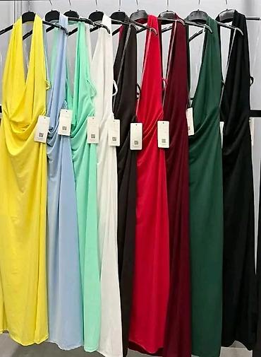 mango ogrlice: Duga elegantna haljina sa drapiranim karo izrezom i otvorenim leđima — 2