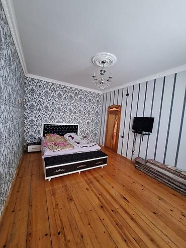 Həyət evləri və villaların satışı: Ev Sarayda Tərlan Şadlığ evi tərəfdə yerləşir 2 mərtəbə evdi 4 — 15
