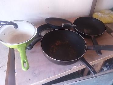 куриные ножки: Различные сковородки — по 300 сом каждая. Ассортимент: классические — 1