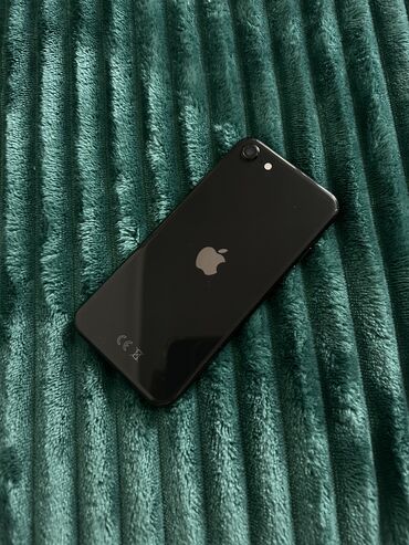 Apple iPhone: IPhone SE 2020, Б/у, 64 ГБ, Черный, 77 %