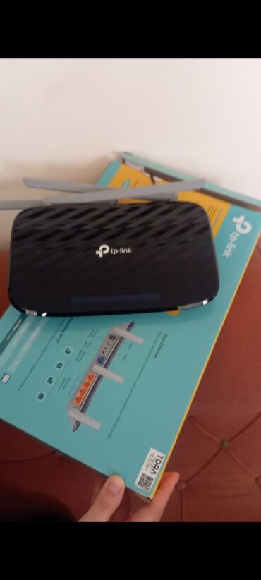Modemlər və şəbəkə avadanlıqları: TP-Link Wi‑Fi router - Model: TP-Link (qara parlaq gövdə, 3 ədəd
