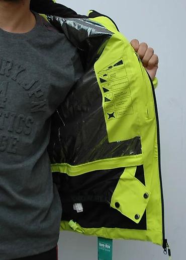 kaputi pull and bear: Muška zimska jakna – fluorescentno žuta sa crnim detaljima - Topla — 10