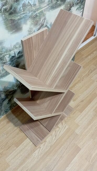 Rəflər: Kitab rəfi — 18