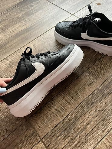 nike tn papuce: Nike ženske patike – crno‑bele
Nošene par puta samo — 2