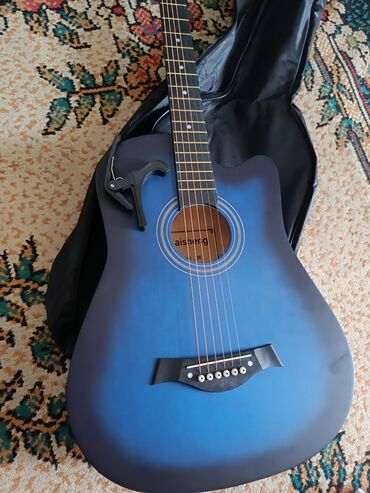 сумка zara новая: Новая гитара шикарная расцветка, звук отличный в комплекте есть