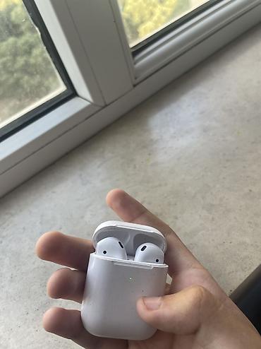 apple simli qulaqlıq: Airpods nəsil 2 : model A2032 / A2031 orta veziyyetdedir - Rəng: ağ - — 2