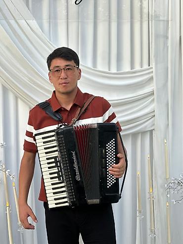 Актан Арыкбаев: Ырчы,Кыякчы,комузчу,тамада,апаратурачала бериңиздер lalafo.kg да Актан Арыкбаев: Ырчы,Кыякчы,комузчу,тамада,апаратурачала бериңиздер