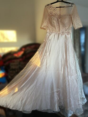 атлас платье: Вечернее платье, Пышное, Длинная модель, С рукавами