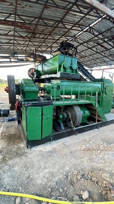 шредеры 100 на колесиках: Валковая дробилка/брикетировочный пресс промышленного назначения