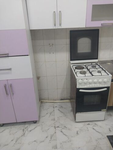 evləri: Nefcilər metrosunun 5.6 dəyqəlik yoldur Xəzər universitetinin yanında